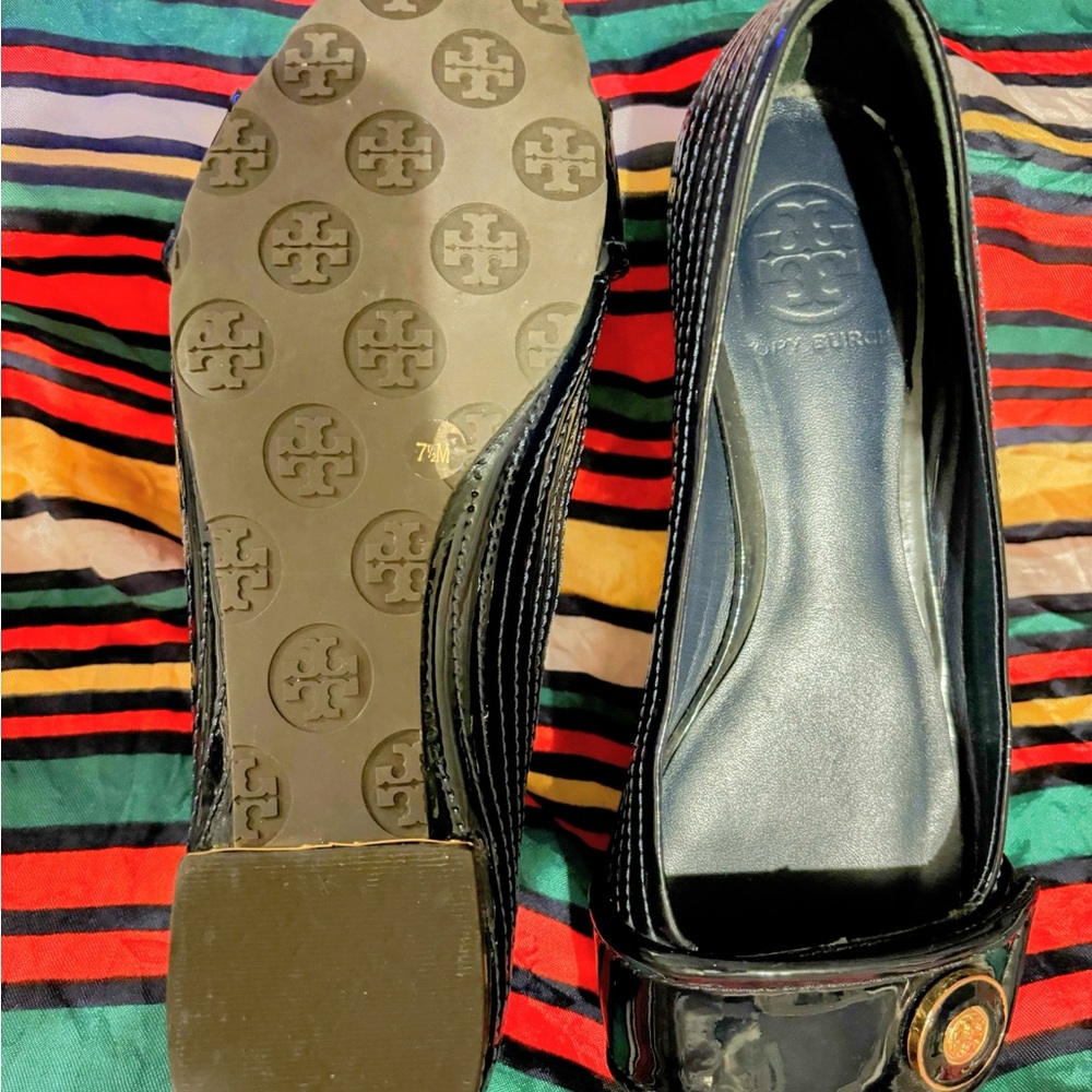 Tori Burch Patent Leather peep toe Flats. - Picture 2 of 3